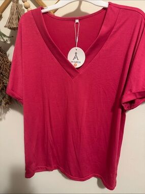 Anzabess V-Neck Short Sleeve Tee in Raspberry Pink